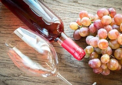 Rose wine with bunch of grape