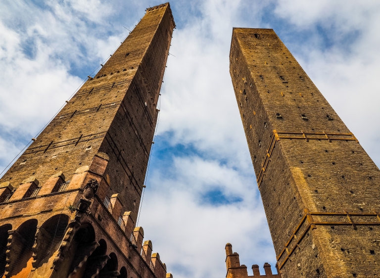 Due torri (Two towers) in Bologna (hdr)