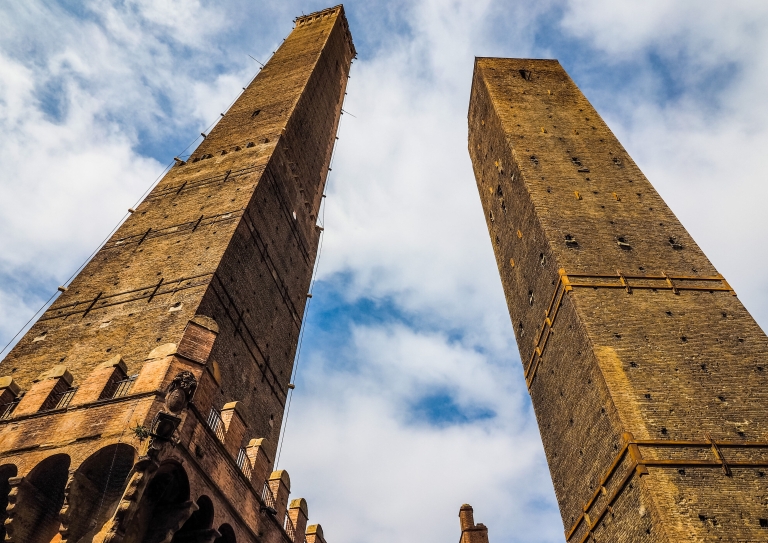 Due torri (Two towers) in Bologna (hdr)