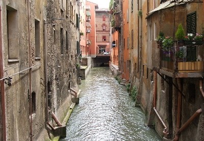 via-piella-finestra-bologna-guida-di-bologna